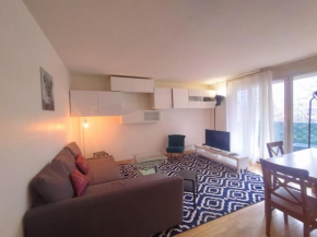 2 bedrooms & salon, La Défense, Metro, Parking